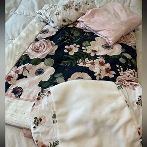 Baby crib comforter set